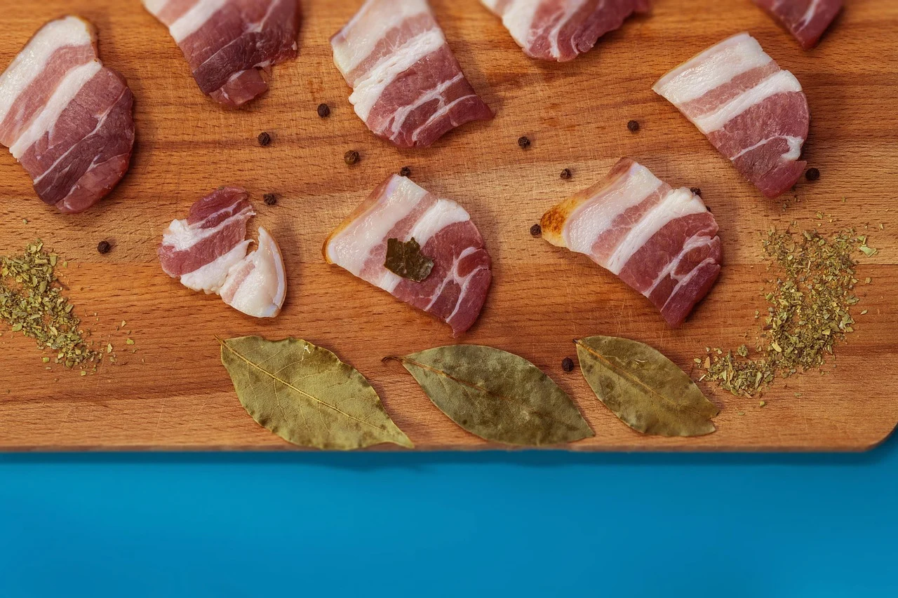 carne de vita cu sos de usturoi